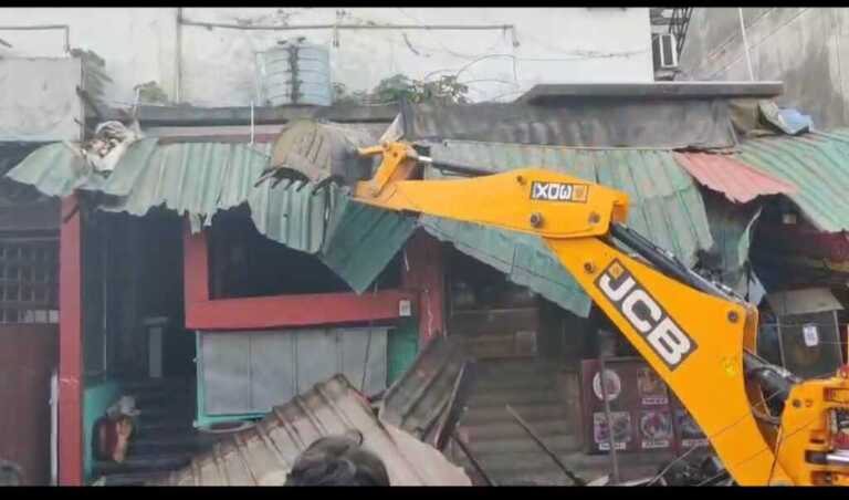 ट्रांसपोर्ट नगर में एमडीडीए-नगर निगम की संयुक्त कार्रवाई, अतिक्रमण हटाया