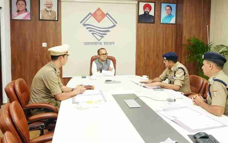 त्यौहारों के दौरान सुचारू यातायात व्यवस्था के लिए सचिव गृह ने ली बैठक, देहरादून में विशेष प्रबंध के निर्देश