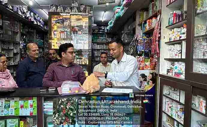 प्रतिबंधित कफ सिरप पर धामी सरकार की सख्ती, मेडिकल स्टोरों से जब्ती अभियान तेज