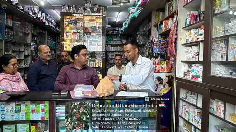 प्रतिबंधित कफ सिरप पर धामी सरकार की सख्ती, मेडिकल स्टोरों से जब्ती अभियान तेज