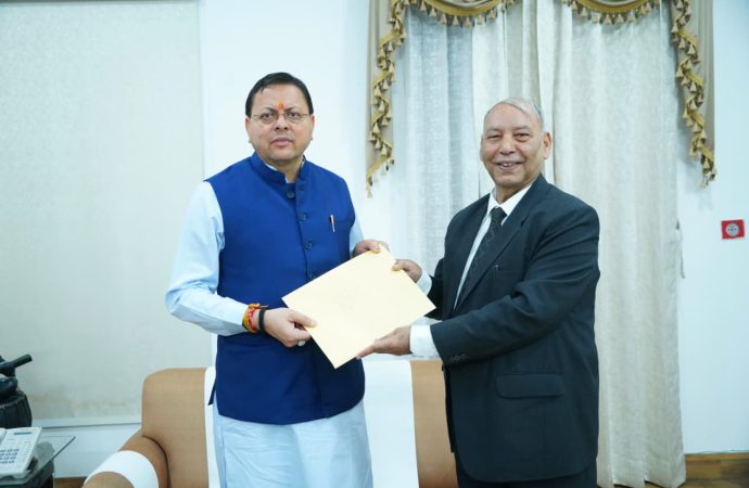 यूकेएसएसएससी परीक्षा अनियमितता मामले में एकल सदस्यीय आयोग ने मुख्यमंत्री धामी को सौंपी अंतरिम रिपोर्ट