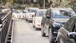 देहरादून-मसूरी रोड पर 6 किमी लंबा जाम, यात्रियों की बढ़ी मुश्किलें