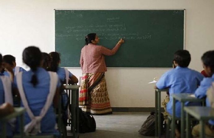शिक्षकों के तबादलों पर अटका फैसला, शिक्षा विभाग को मिले तीन हजार से अधिक आवेदन