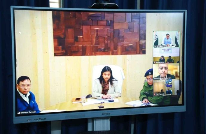 CM धामी ने अधिकारियों संग वर्चुअल समीक्षा, विकास कार्यों व शिकायत निस्तारण पर दिए निर्देश