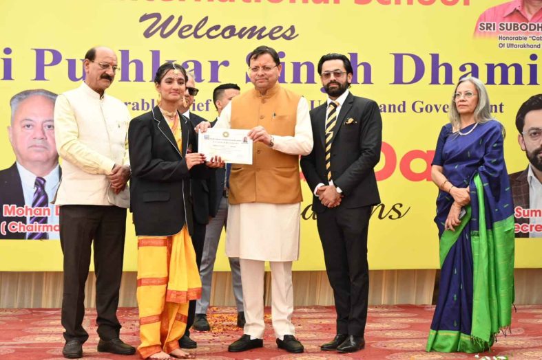 सीएम धामी ने ऋषिकेश इंटरनेशनल स्कूल के 12वें वार्षिकोत्सव का किया शुभारंभ, कहा—“बच्चे हैं भविष्य के कर्णधार”
