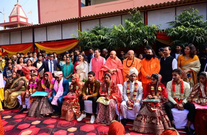 सीएम धामी ने स्वामी सत्यमित्रानंद सभागार, सिद्धबली हनुमान द्वार और शहीद चौक का लोकार्पण किया