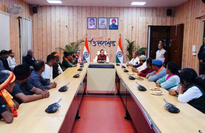 मुख्यमंत्री धामी से चौखुटिया स्वास्थ्य सेवाओं के प्रतिनिधिमंडल ने की भेंट