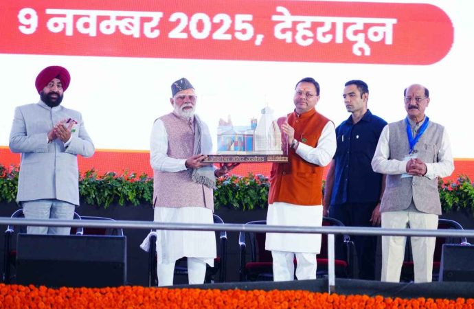 ऊखीमठ ने पीएम मोदी को ओंकारेश्वर मंदिर की प्रतिकृति भेंट करने पर सीएम धामी का जताया आभार