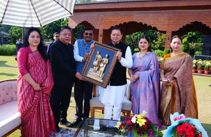 सीएम पुष्कर सिंह धामी की अध्यक्षता में मुख्यमंत्री आवास पर IAS अधिकारियों की अनौपचारिक बैठक आयोजित
