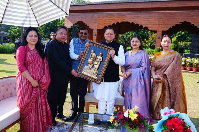 सीएम पुष्कर सिंह धामी की अध्यक्षता में मुख्यमंत्री आवास पर IAS अधिकारियों की अनौपचारिक बैठक आयोजित