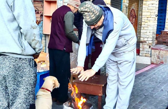 ठंड से राहत: सीएम धामी ने अलाव व रेन बसेरों में कंबल–रजाई की पुख्ता व्यवस्था के निर्देश दिए