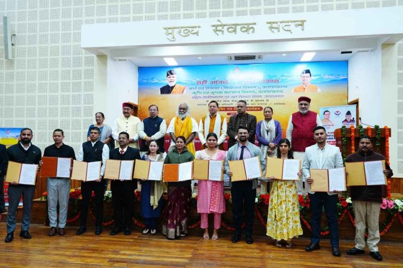 लोक सेवा आयोग से चयनित 178 अभ्यर्थियों को मुख्यमंत्री ने प्रदान किये नियुक्ति पत्र