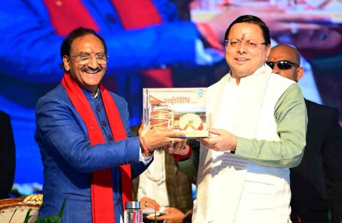 मुख्यमंत्री धामी ने लेखक गांव में स्पर्श हिमालय महोत्सव-2025 के समापन सत्र में की भागीदारी