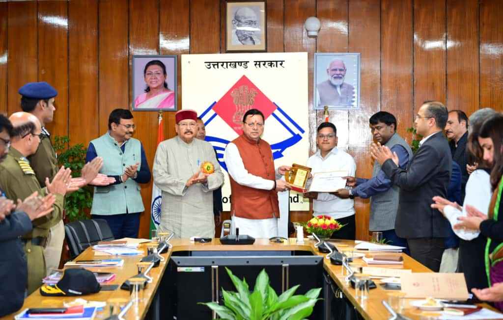 सड़क सुरक्षा परिषद बैठक: सीएम धामी के सख्त निर्देश, दुर्घटना पीड़ितों को कैशलेस इलाज व पहाड़ी इलाकों में सघन चेकिंग