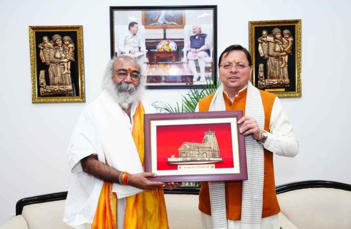 सीएम धामी से मिले कल्कि धाम पीठाधीश्वर आचार्य प्रमोद कृष्णम, समसामयिक मुद्दों पर हुई चर्चा