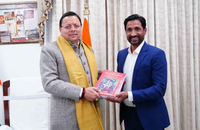 मुख्यमंत्री धामी से समाजसेवी व अभिनेता देव रतूड़ी की शिष्टाचार भेंट
