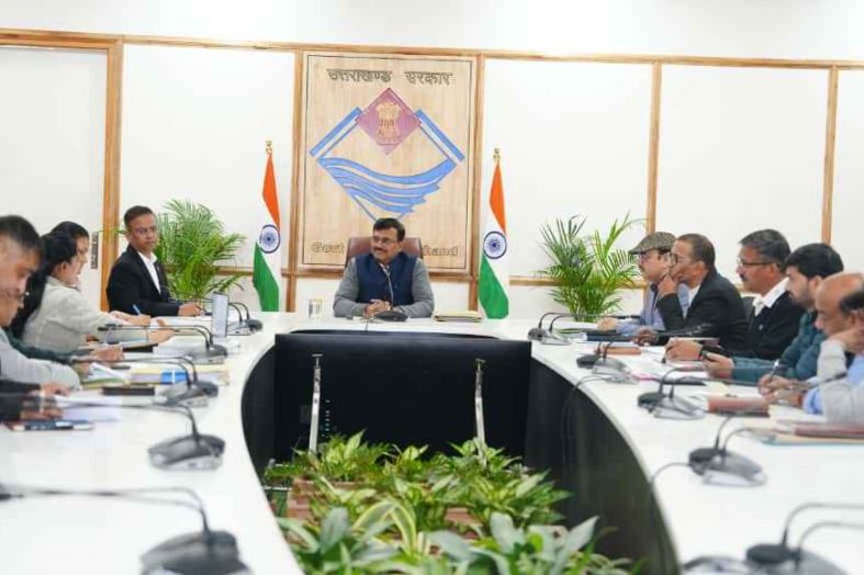 भागीरथी इको सेंसेटिव जोन समिति की बैठक मुख्य सचिव आनंद बर्धन की अध्यक्षता में आयोजित