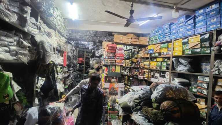 सेना की प्रतिबंधित वर्दी का कपड़ा बेचने वाले दुकानदार पर मुकदमा दर्ज