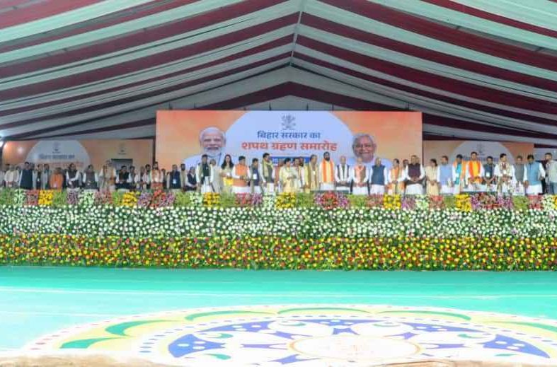 मुख्यमंत्री पुष्कर सिंह धामी पटना (बिहार) में नवनिर्वाचित सरकार के शपथ ग्रहण समारोह में हुए सम्मिलित