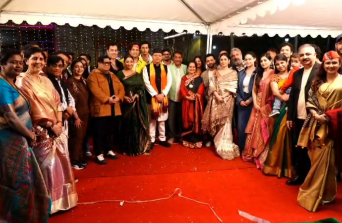 लोकपर्व इगास के शुभ अवसर पर कलाकारों ने मुख्यमंत्री पुष्कर सिंह धामी से की मुलाकात