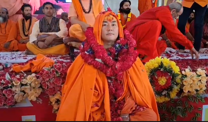 निरंजनी अखाड़े में जापानी संत ताका युकी होशी बने महामंडलेश्वर