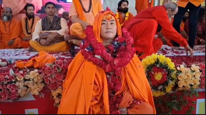 निरंजनी अखाड़े में जापानी संत ताका युकी होशी बने महामंडलेश्वर