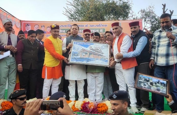 मुख्यमंत्री पुष्कर सिंह धामी लाखामंडल पहुंचे, शिव मंदिर में की पूजा-अर्चना