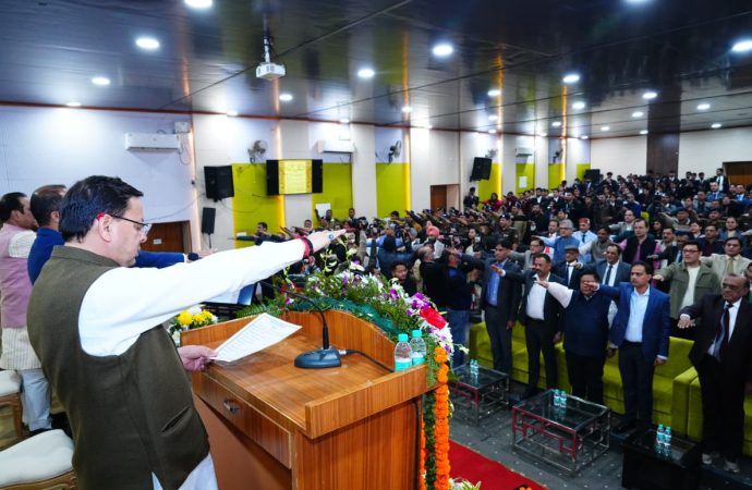 संविधान दिवस पर सीएम धामी की शपथ, अभियोजन विभाग को मिलेगा अतिरिक्त सहयोग