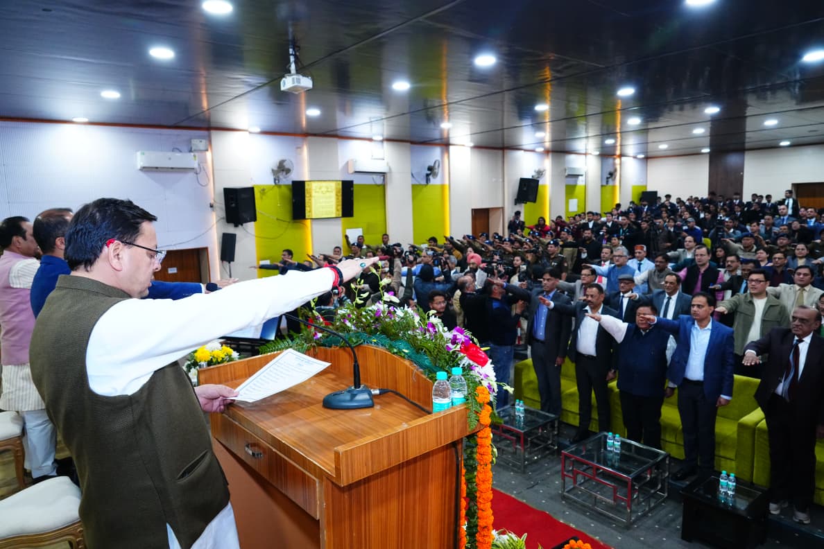संविधान दिवस पर सीएम धामी की शपथ, अभियोजन विभाग को मिलेगा अतिरिक्त सहयोग