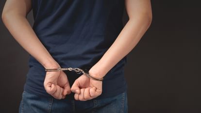 रील का शौक पड़ा महंगा: नशे में पिता पर रौब झाड़ने वाला बेटा राइफल संग गिरफ्तार