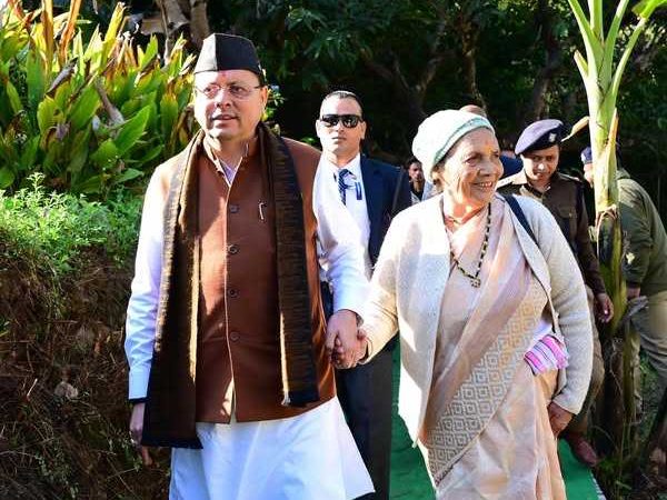 पैतृक गांव पहुंचकर भावुक हुए, बचपन की यादों से भरा दिन :सीएम धामी