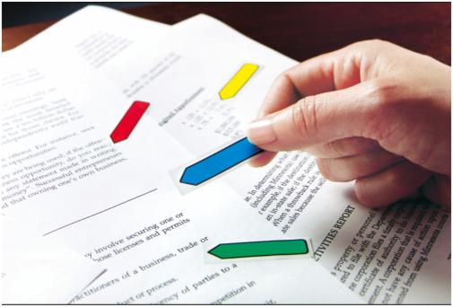 यह IAS अफ़सर गलती पर डांट नहीं, कलम के रंग से देते हैं सुधार का संदेश