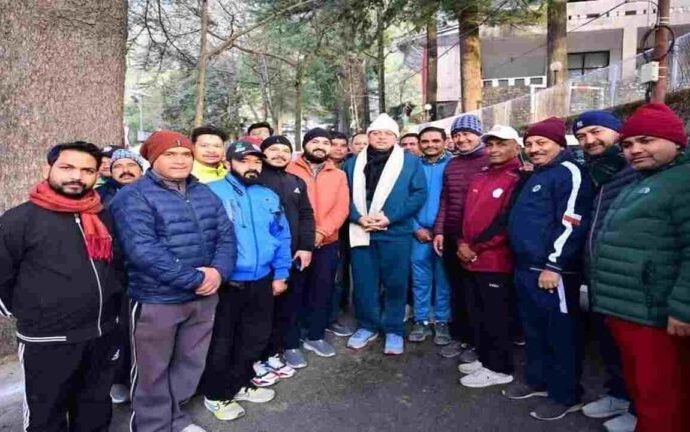 नैनीताल में मॉर्निग वॉक पर निकले सीएम, नये साल की तैयारियों का लिया जायजा