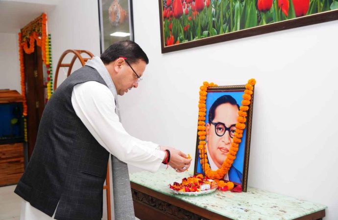 आंबेडकर पुण्यतिथि पर सीएम धामी ने अर्पित की श्रद्धांजलि