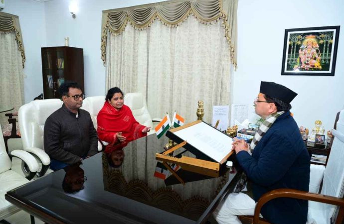 दिवंगत पत्रकार पंकज मिश्रा के परिजनों ने सीएम धामी से की मुलाकात, घटनाक्रम से कराया अवगत