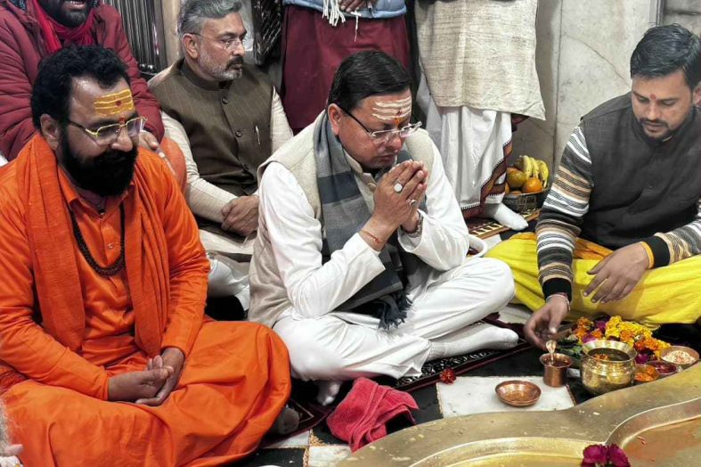 मुख्यमंत्री  पुष्कर सिंह धामी दक्षेश्वर महादेव मंदिर में की पूजा-अर्चना, सिद्धपीठ हनुमानगढ़ी मंदिर कें भी किए दर्शन