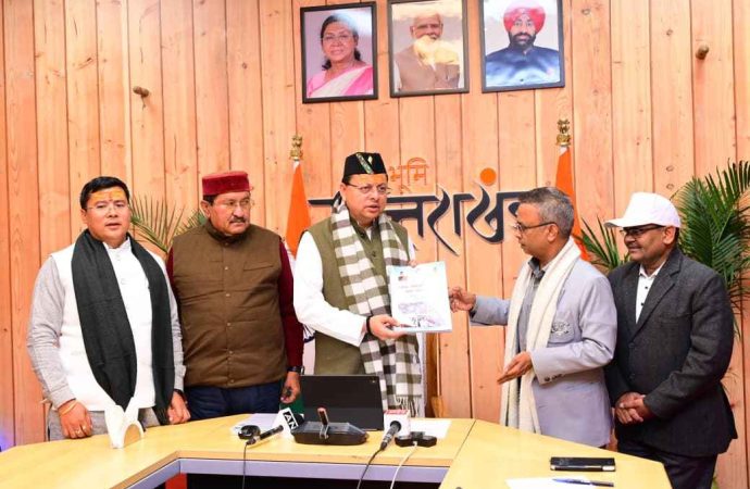 मुख्यमंत्री पुष्कर सिंह धामी ने “जन-जन की सरकार, जन-जन के द्वार” कार्यक्रम की तैयारियों की समीक्षा की