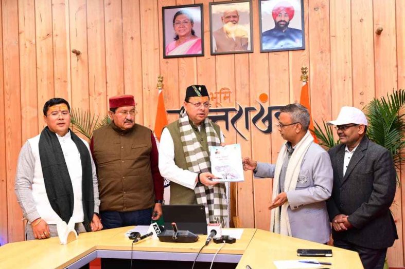 मुख्यमंत्री पुष्कर सिंह धामी ने “जन-जन की सरकार, जन-जन के द्वार” कार्यक्रम की तैयारियों की समीक्षा की