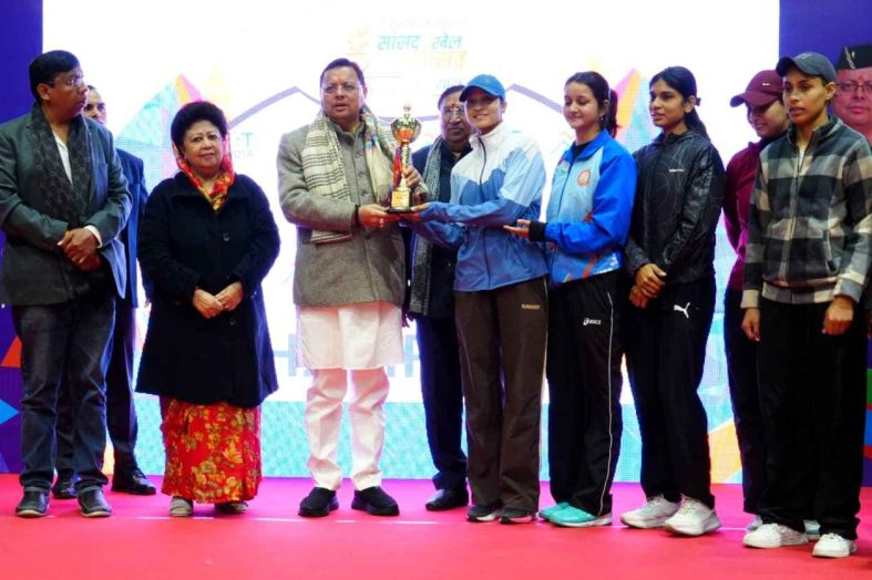 देहरादून में सांसद खेल महोत्सव-2025 के समापन समारोह में सीएम धामी ने विजेताओं को किया सम्मानित
