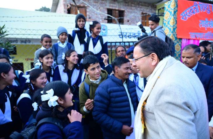 सरस्वती शिशु मंदिर ताड़ीखेत में मुख्यमंत्री का विद्यार्थियों से संवाद