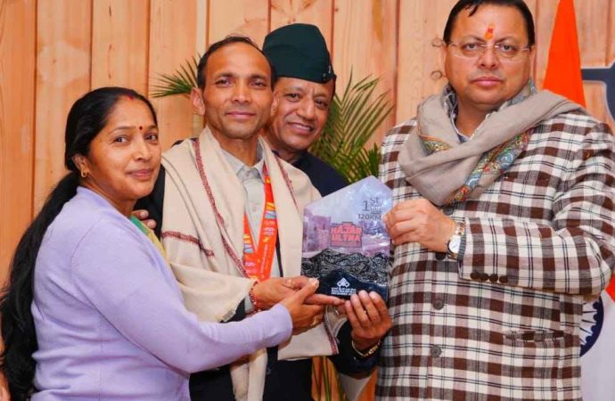 अंतरराष्ट्रीय मंच पर उत्तराखंड का परचम, मुख्यमंत्री धामी ने एथलीट कलम सिंह बिष्ट को किया सम्मानित