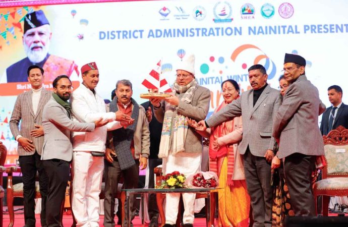 मुख्यमंत्री पुष्कर सिंह धामी ने नैनीताल में आयोजित विंटर कार्निवाल में किया प्रतिभाग