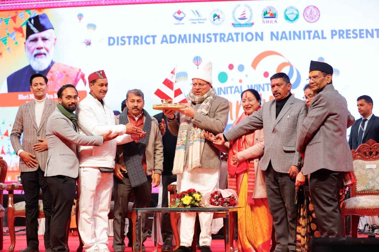 मुख्यमंत्री पुष्कर सिंह धामी ने नैनीताल में आयोजित विंटर कार्निवाल में किया प्रतिभाग