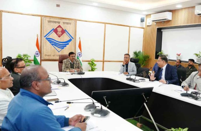 भूमि के इष्टतम उपयोग पर जोर, मुख्य सचिव आनंद वर्द्धन ने की समीक्षा बैठक