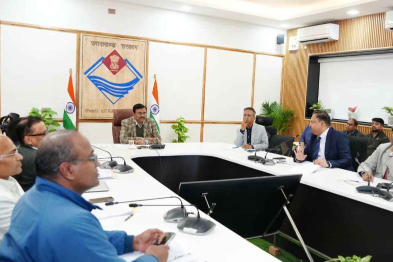 भूमि के इष्टतम उपयोग पर जोर, मुख्य सचिव आनंद वर्द्धन ने की समीक्षा बैठक