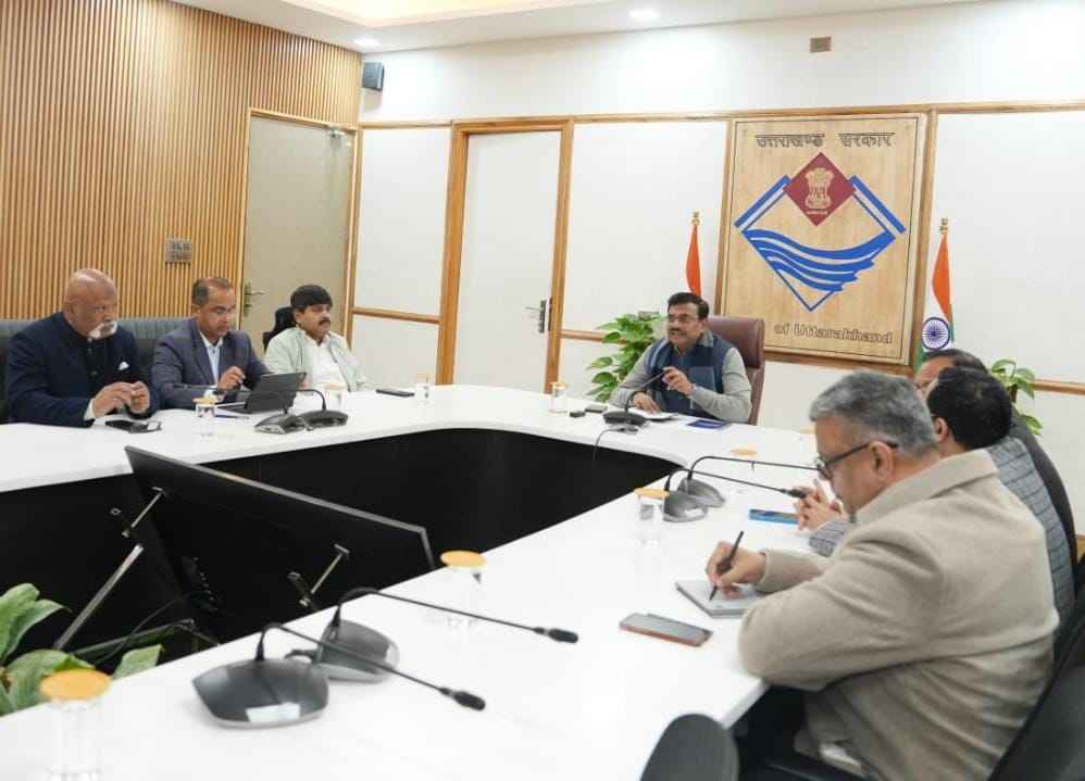 मुख्य सचिव के निर्देश: 8 मार्च 2026 तक सभी स्कूलों में गर्ल्स टॉयलेट, आंगनवाड़ी उन्नयन व 100% ई-ऑफिस लागू