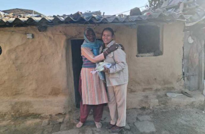 दून पुलिस ने अकेले रह रहे 22 बुजुर्गों का हाल जाना, मदद का भरोसा दिया