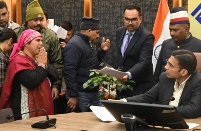 जनदर्शन में डीएम बंसल ने 171 लोगों की सुनी समस्याएं, कई मामलों का मौके पर निस्तारण