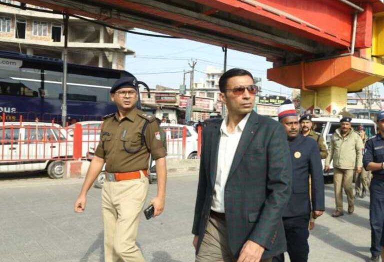 डीएम के दौरे का असर; आईएसबीटी पर निकासी गेट खुला; पार्किंग निर्माण प्रारंभ