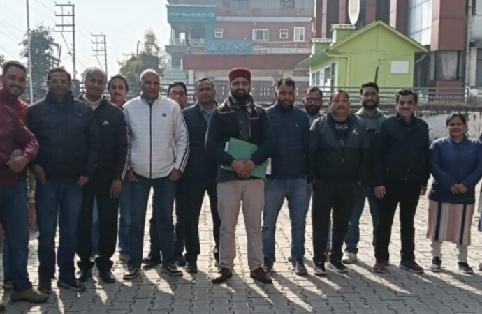 अफसर 354 से बढ़कर हुए 481, कर्मचारी 777 पर अटके, अब आंदोलन की तैयारी